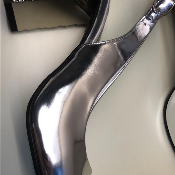 MARINI FABIANI MADE IN ITALY PEEP TOE SILVER HEELS WITH COOL HEEL DESIGN - Picture 2 of 7